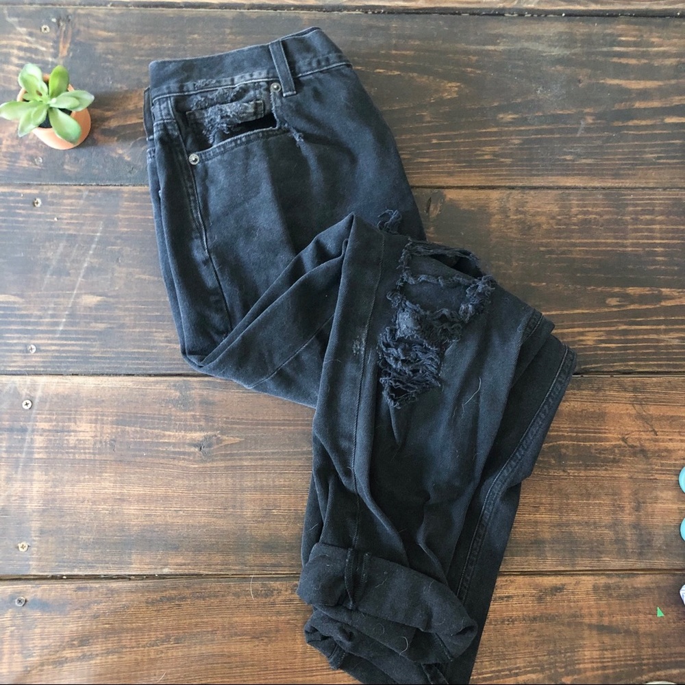 American Eagle Trendy Distressed Jeans